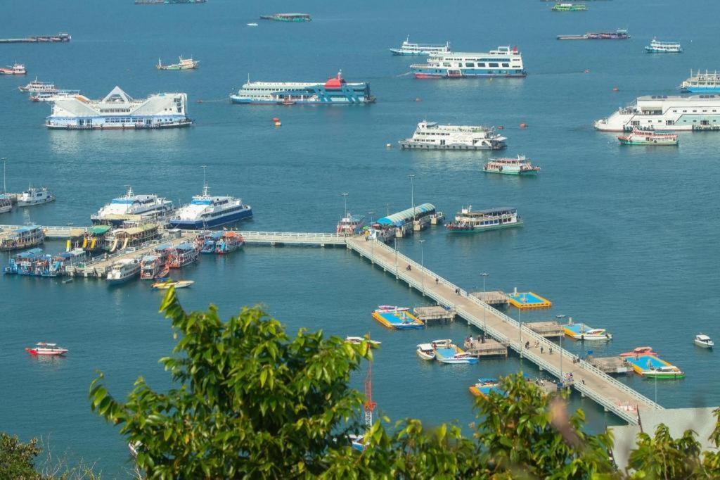Chariot Pattaya Hotel Екстер'єр фото