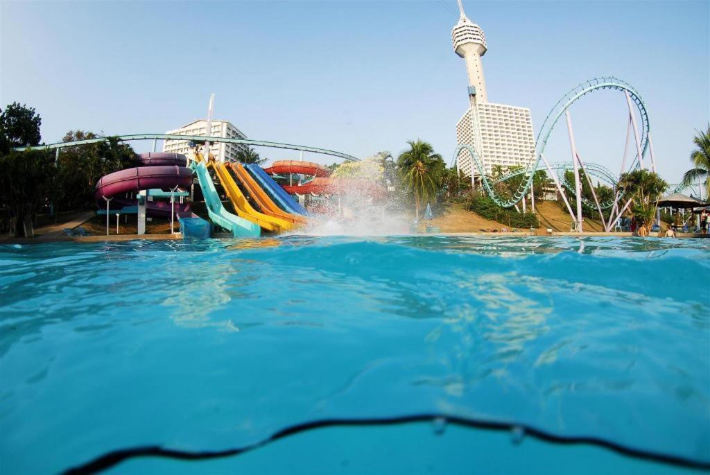 Chariot Pattaya Hotel Екстер'єр фото