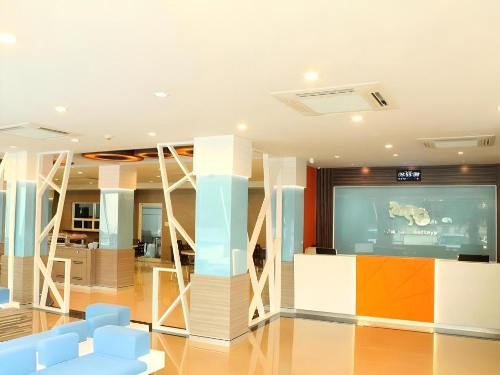 Chariot Pattaya Hotel Екстер'єр фото