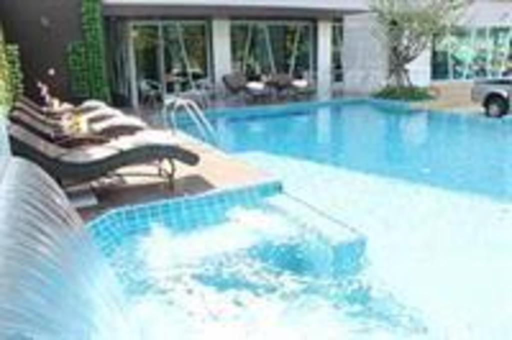 Chariot Pattaya Hotel Екстер'єр фото