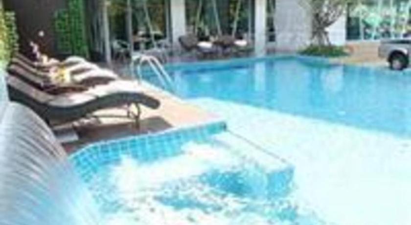 Chariot Pattaya Hotel Екстер'єр фото