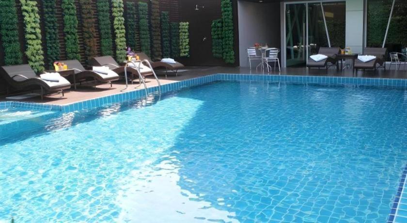 Chariot Pattaya Hotel Екстер'єр фото