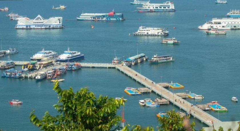 Chariot Pattaya Hotel Екстер'єр фото