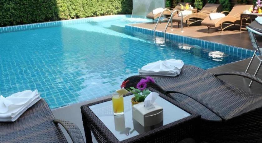 Chariot Pattaya Hotel Екстер'єр фото