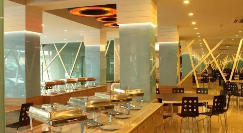 Chariot Pattaya Hotel Екстер'єр фото