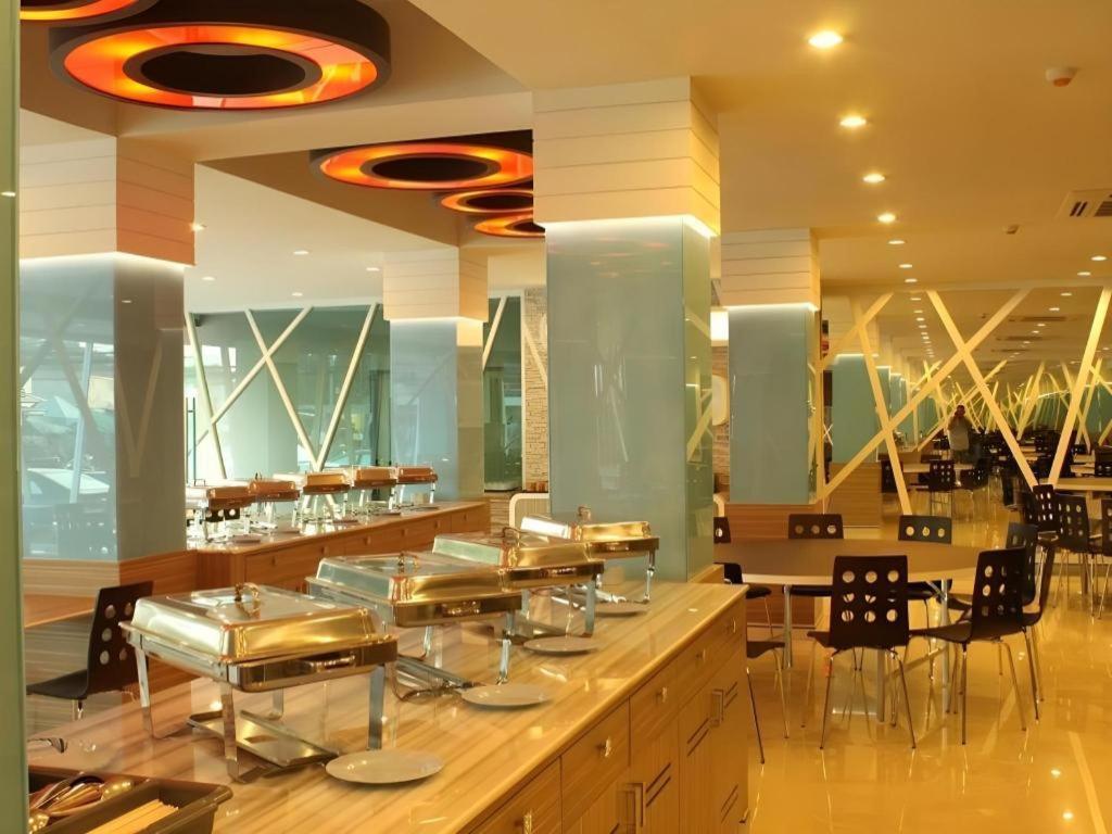Chariot Pattaya Hotel Екстер'єр фото